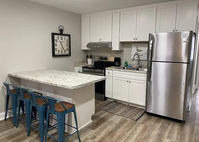 Cottages Of Pickwick-121