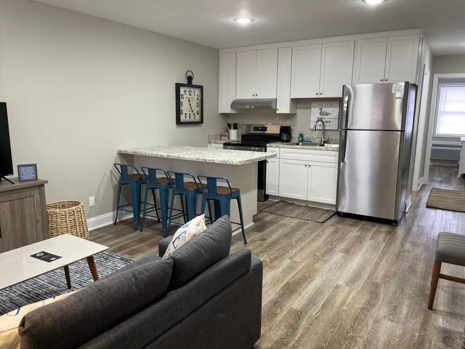 Of Pickwick-121 Apartment